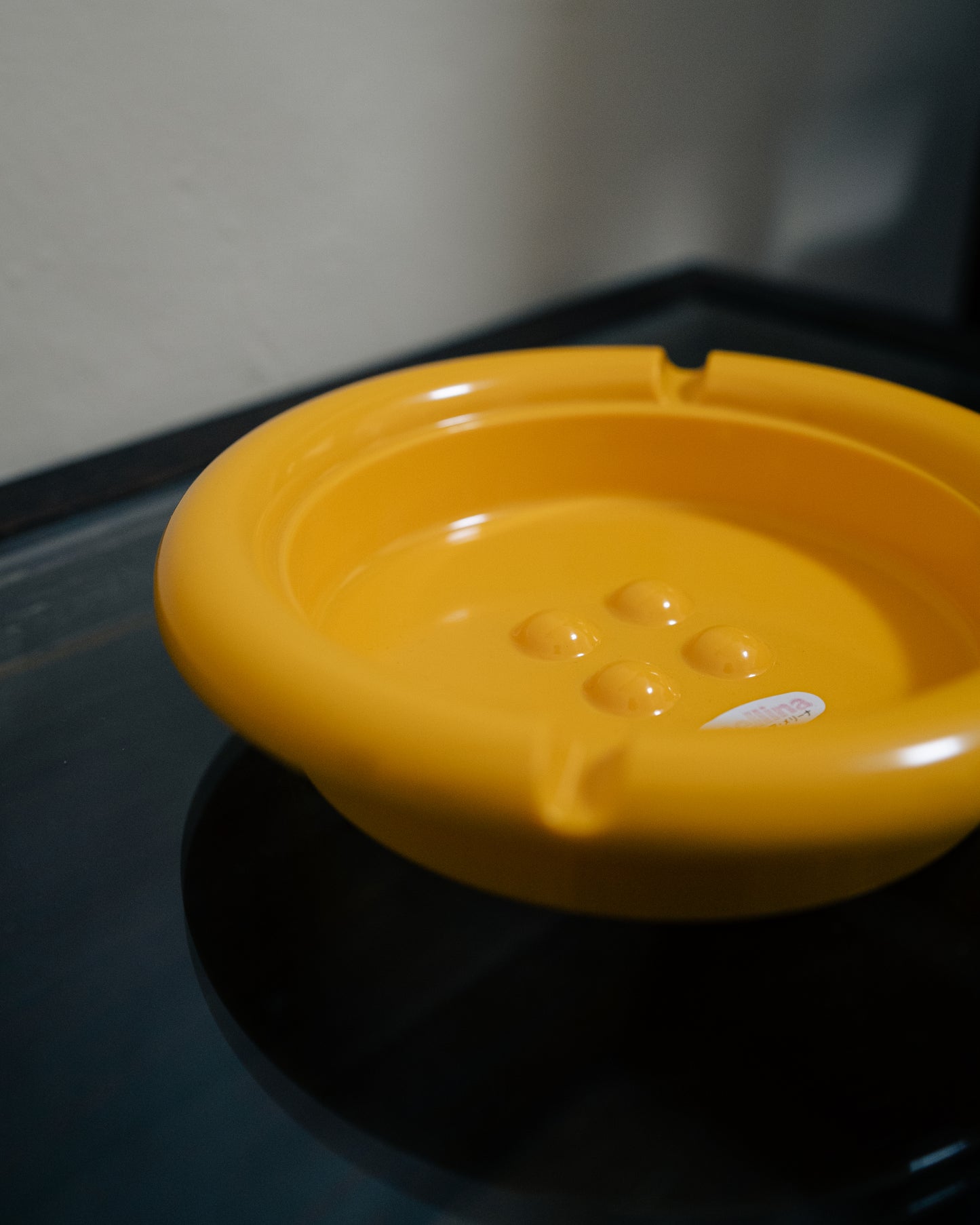"Mellina" Plastic Ashtray 鈕扣造型膠製灰皿