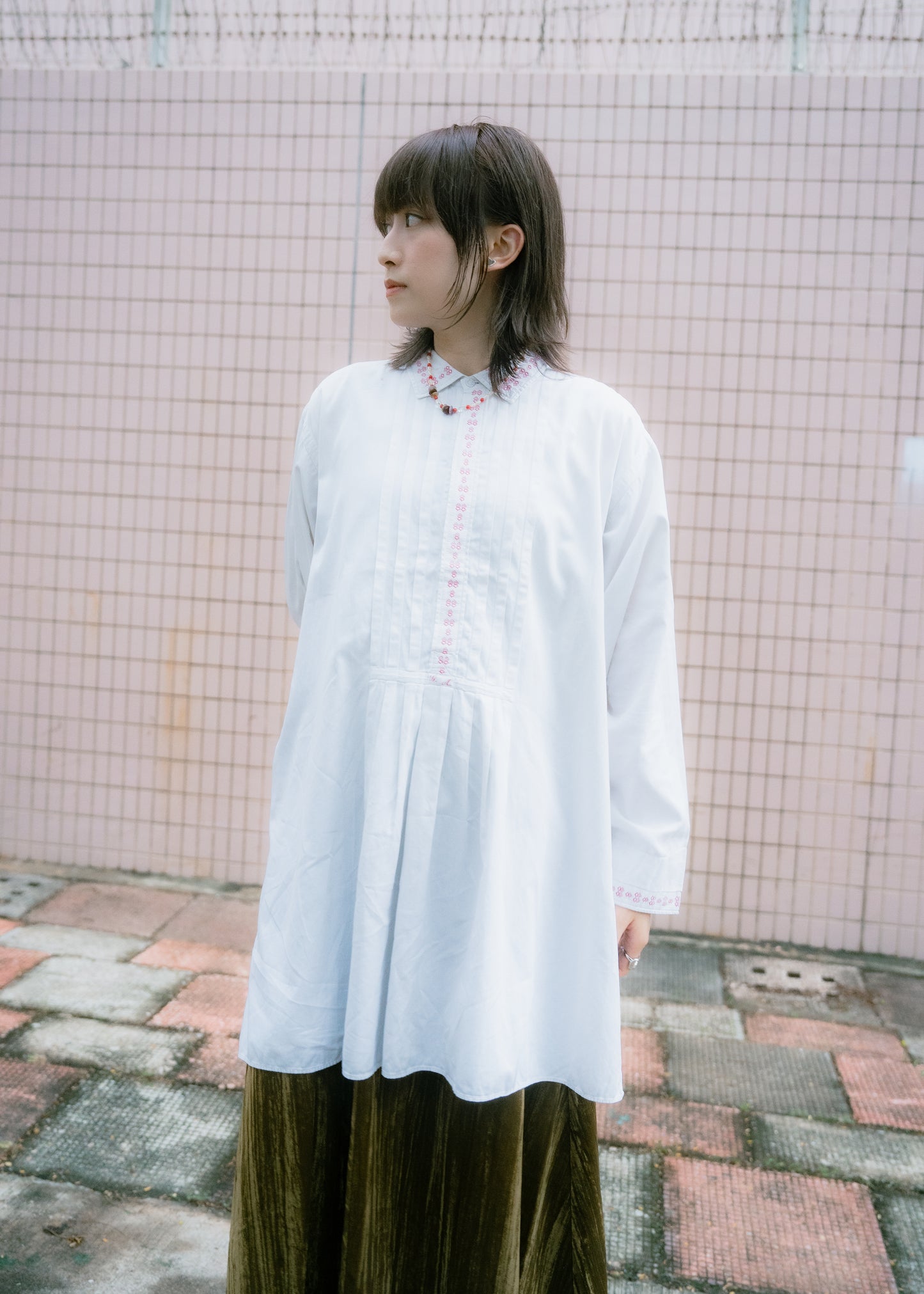 "KUNZ-ARUHAZ BUDAPEST" Embroidered Pullover Shirt