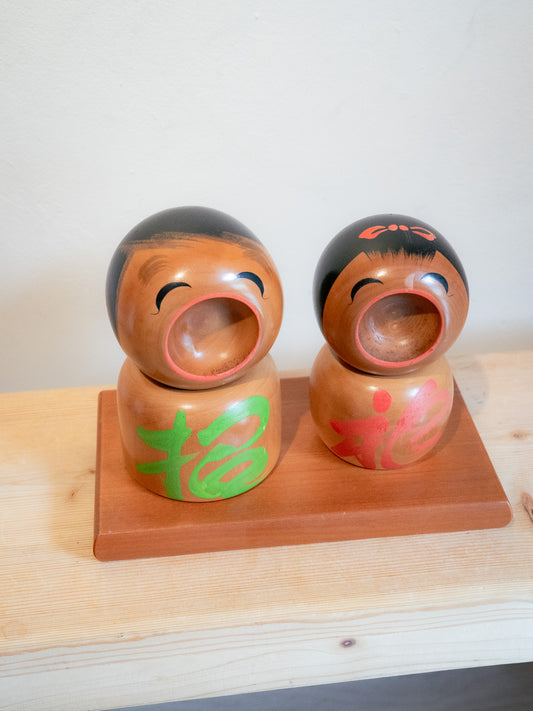 Japanese Wooden "招福" Kokeshi Dolls Holder Set - Showa Era