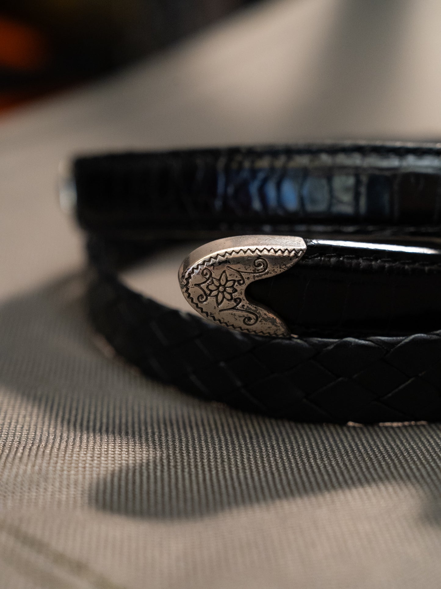 2000s "BRIGHTON" 97003 Floral Scroll Engravings Croco Braided Leather Belt