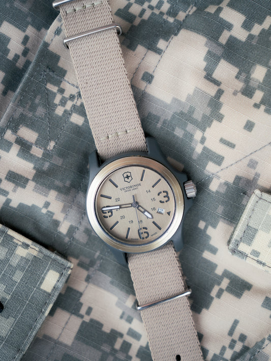 Early 2010s "VICTORINOX" Swiss Army Original 241517 Watch