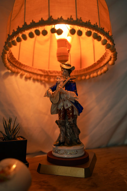 "KOIZUMI" ヒカリ魯特琴男孩陶瓷枱燈