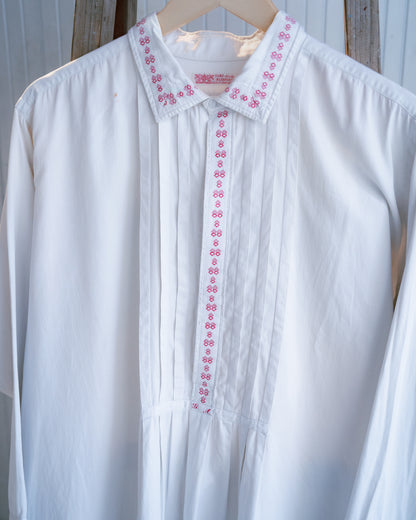 "KUNZ-ARUHAZ BUDAPEST" Embroidered Pullover Shirt