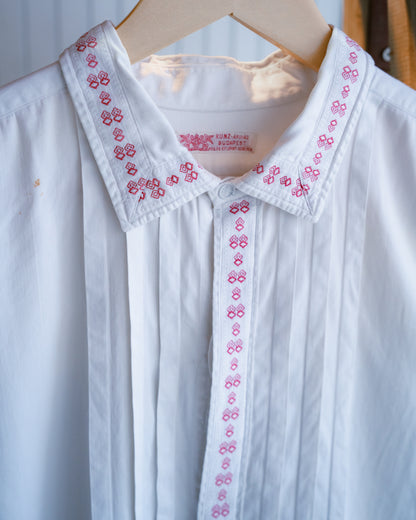 "KUNZ-ARUHAZ BUDAPEST" Embroidered Pullover Shirt