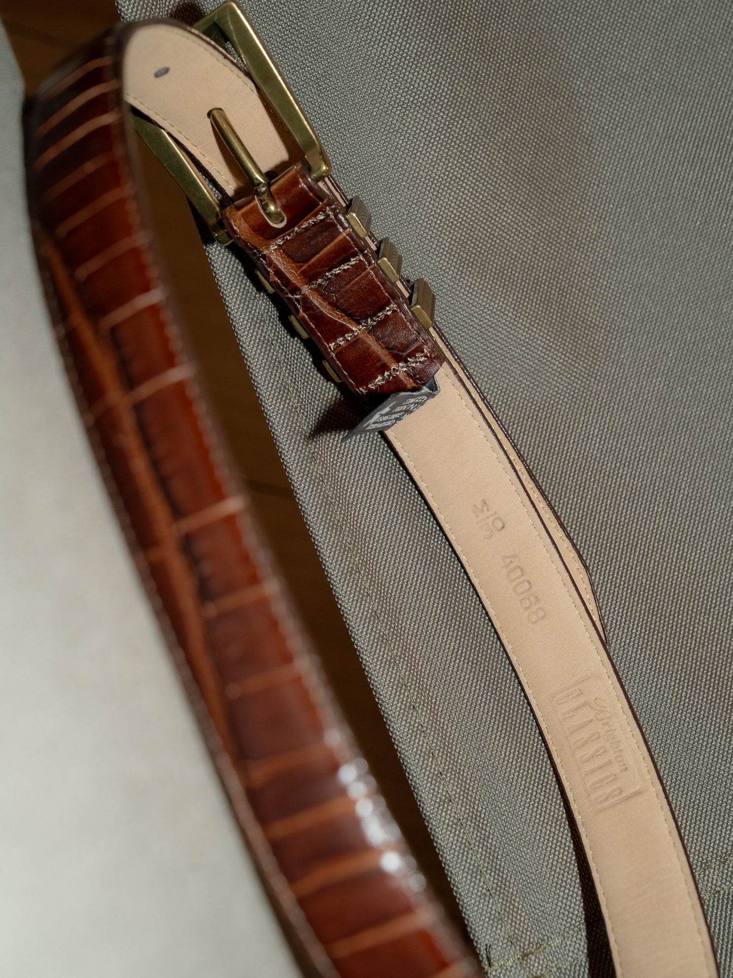 1990s "BRIGHTON" Classics 40068 Triple Gold Keepers Croc-Embossed Leather Belt