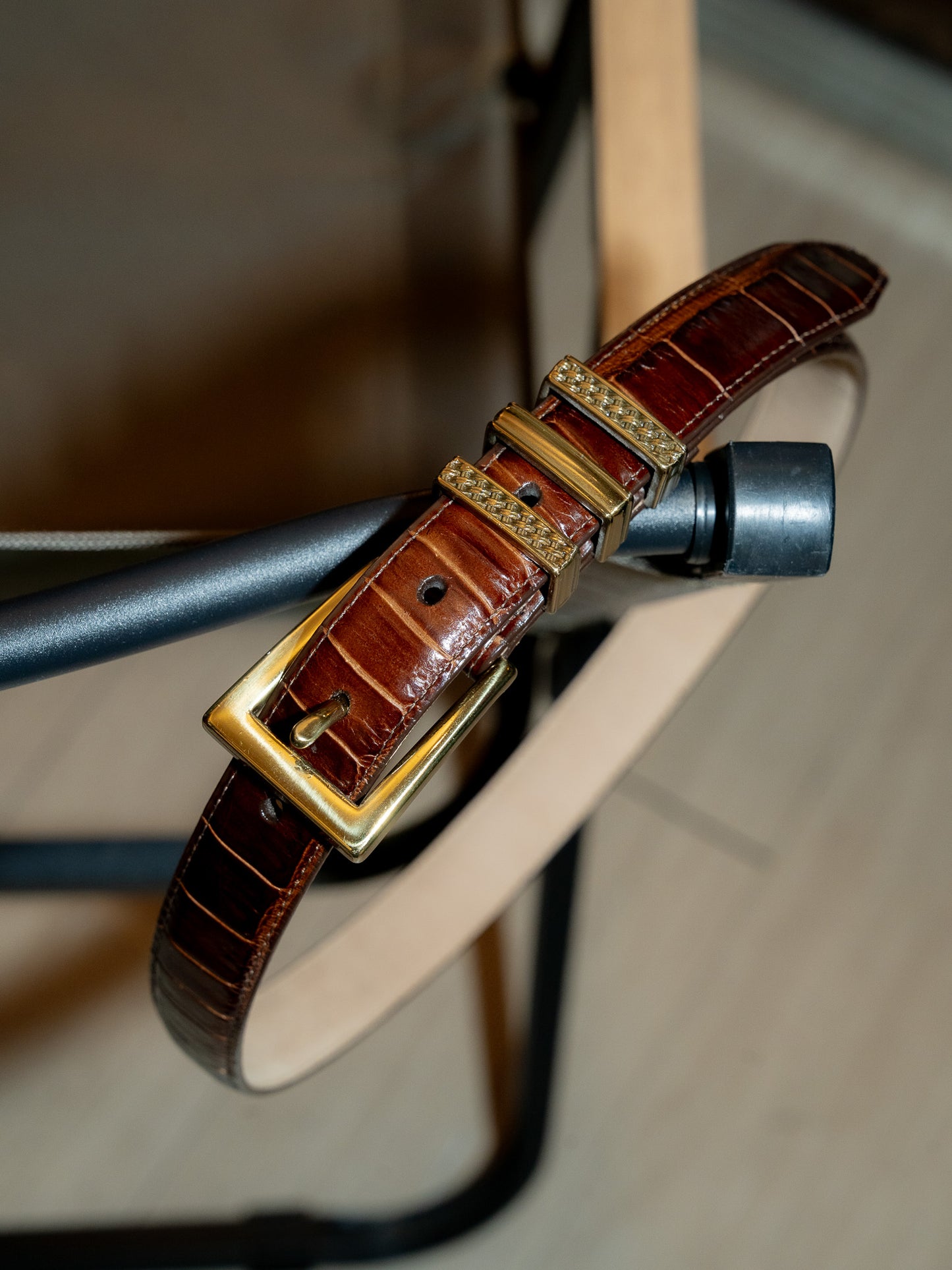 1990s "BRIGHTON" Classics 40068 Triple Gold Keepers Croc-Embossed Leather Belt