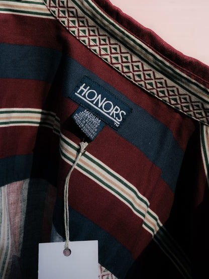 "HONORS" Button-Down Short Sleeve Shirt