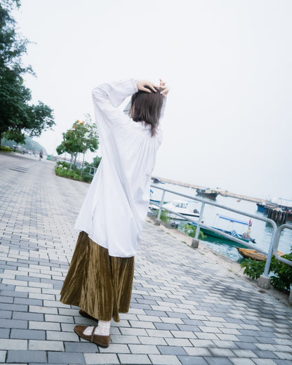 "KUNZ-ARUHAZ BUDAPEST" Embroidered Pullover Shirt