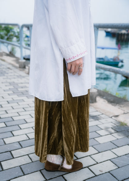 "KUNZ-ARUHAZ BUDAPEST" Embroidered Pullover Shirt