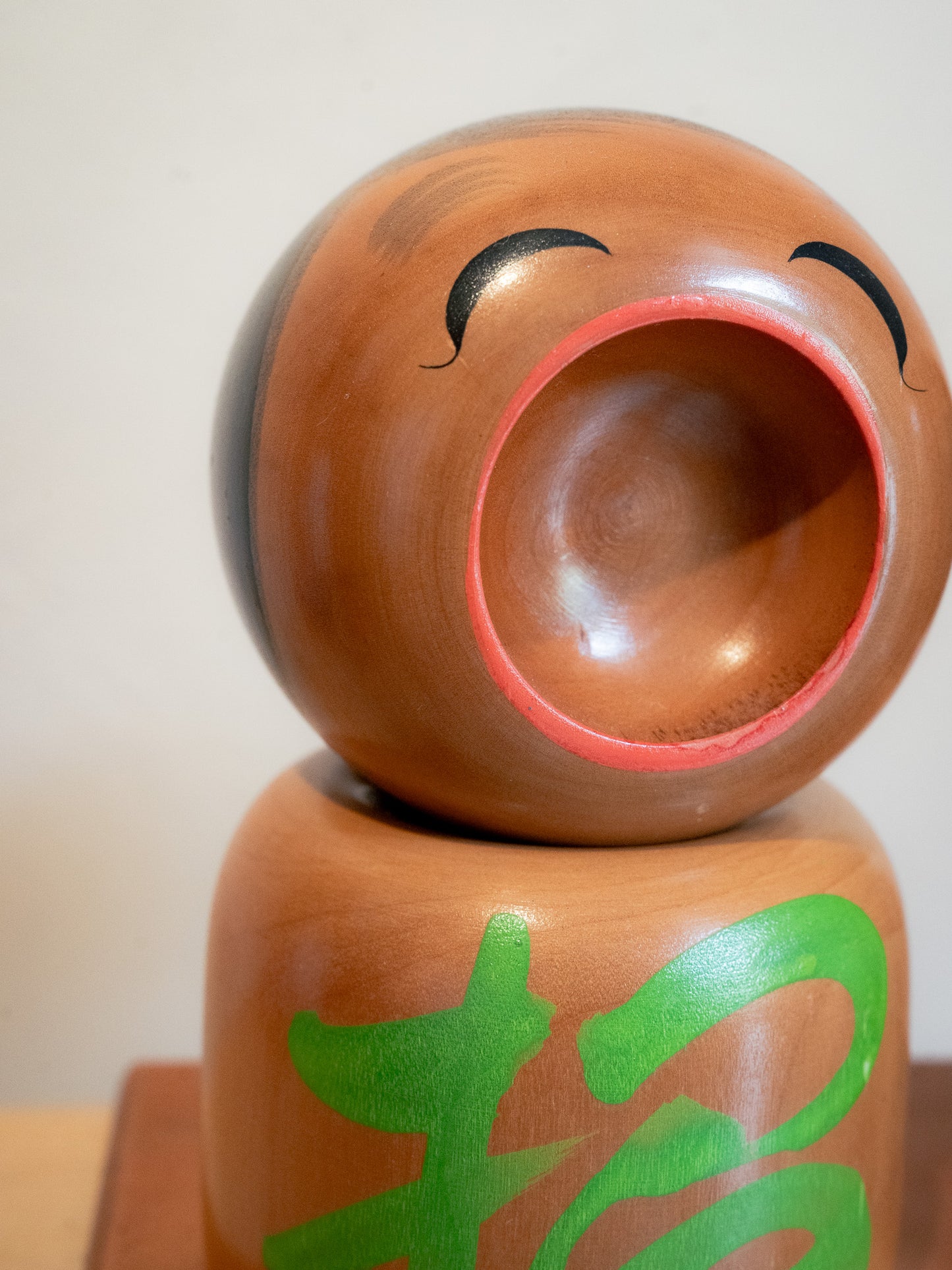 Japanese Wooden "招福" Kokeshi Dolls Holder Set - Showa Era