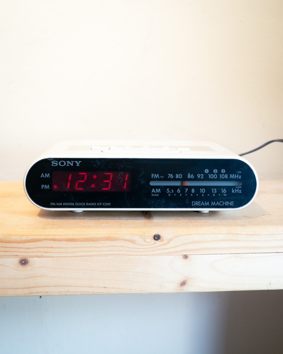 1991 "SONY" ICF-C242 Dream Machine Clock Radio