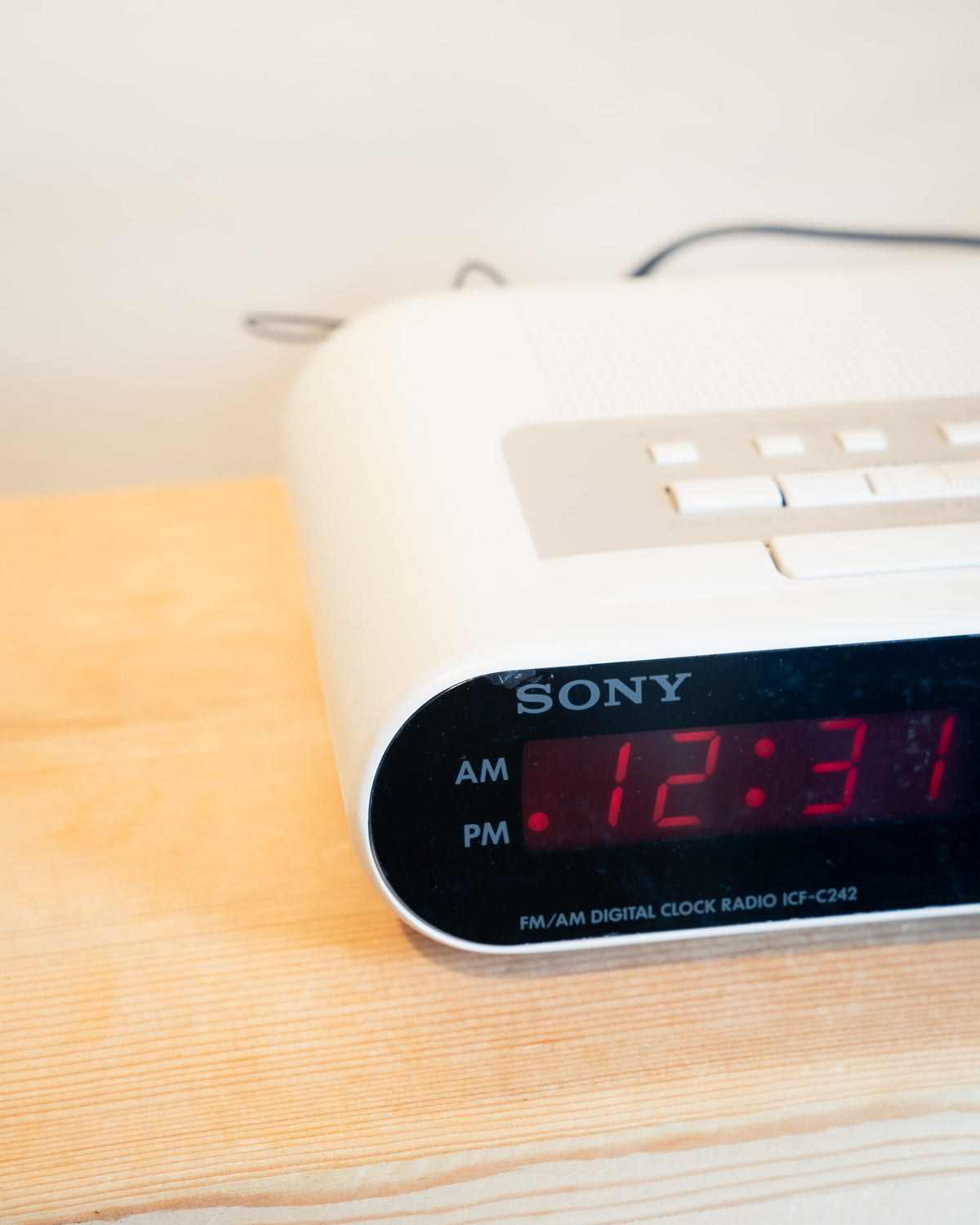 1991 "SONY" ICF-C242 Dream Machine Clock Radio
