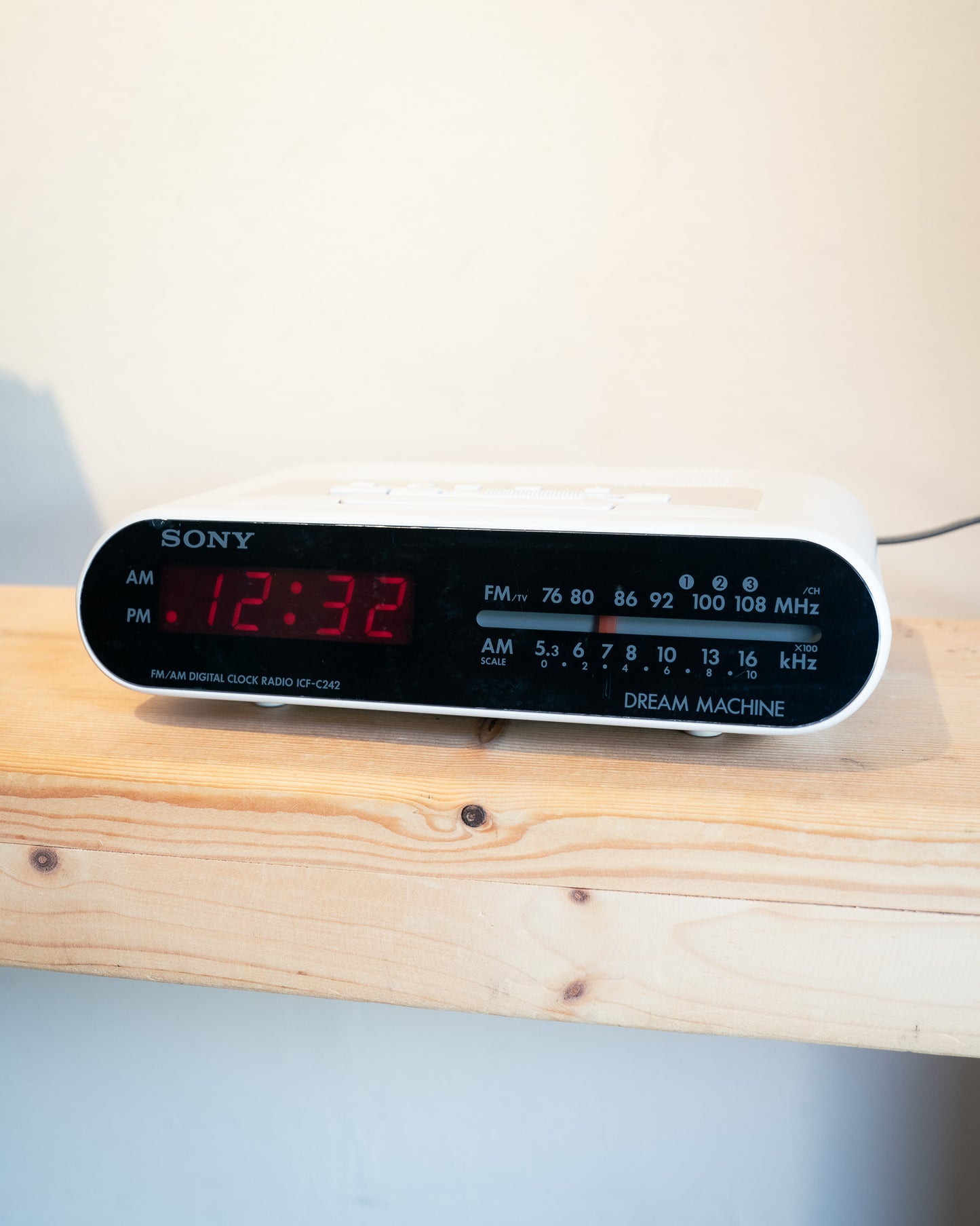 1991 "SONY" ICF-C242 Dream Machine Clock Radio