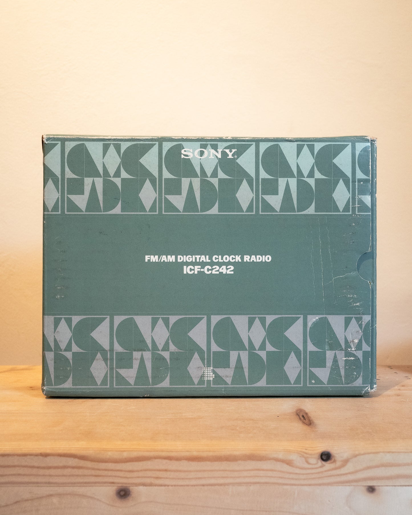 1991 "SONY" ICF-C242 Dream Machine Clock Radio