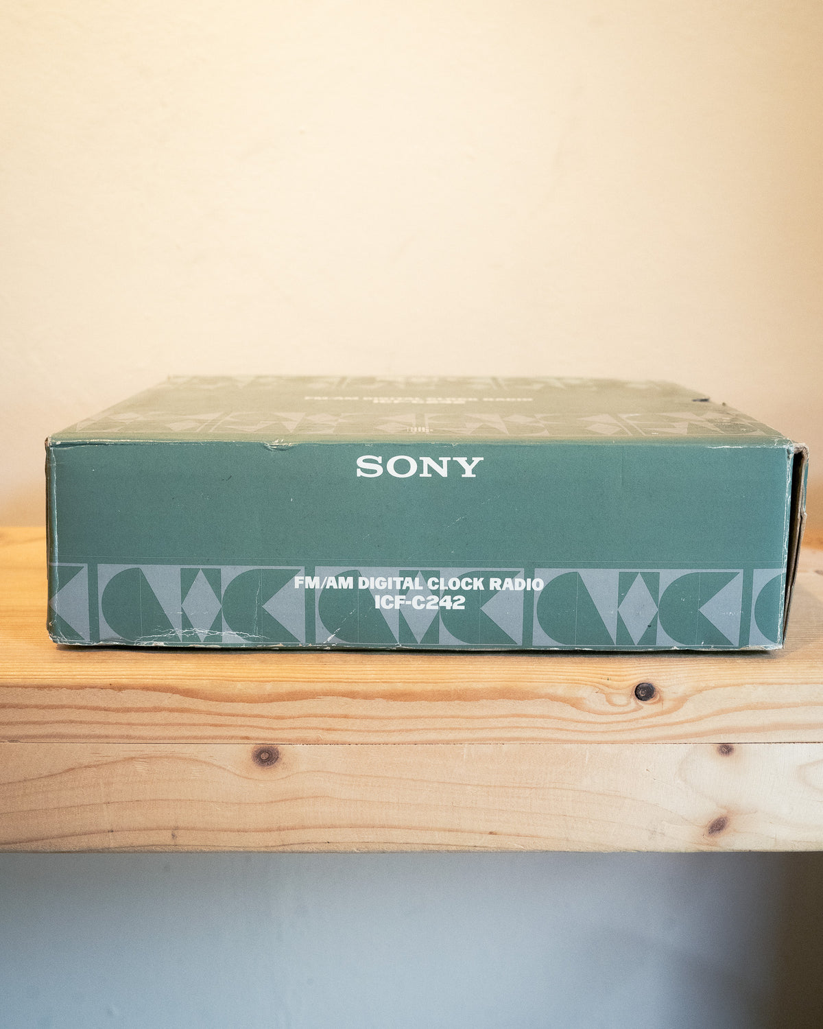 1991 "SONY" ICF-C242 Dream Machine Clock Radio