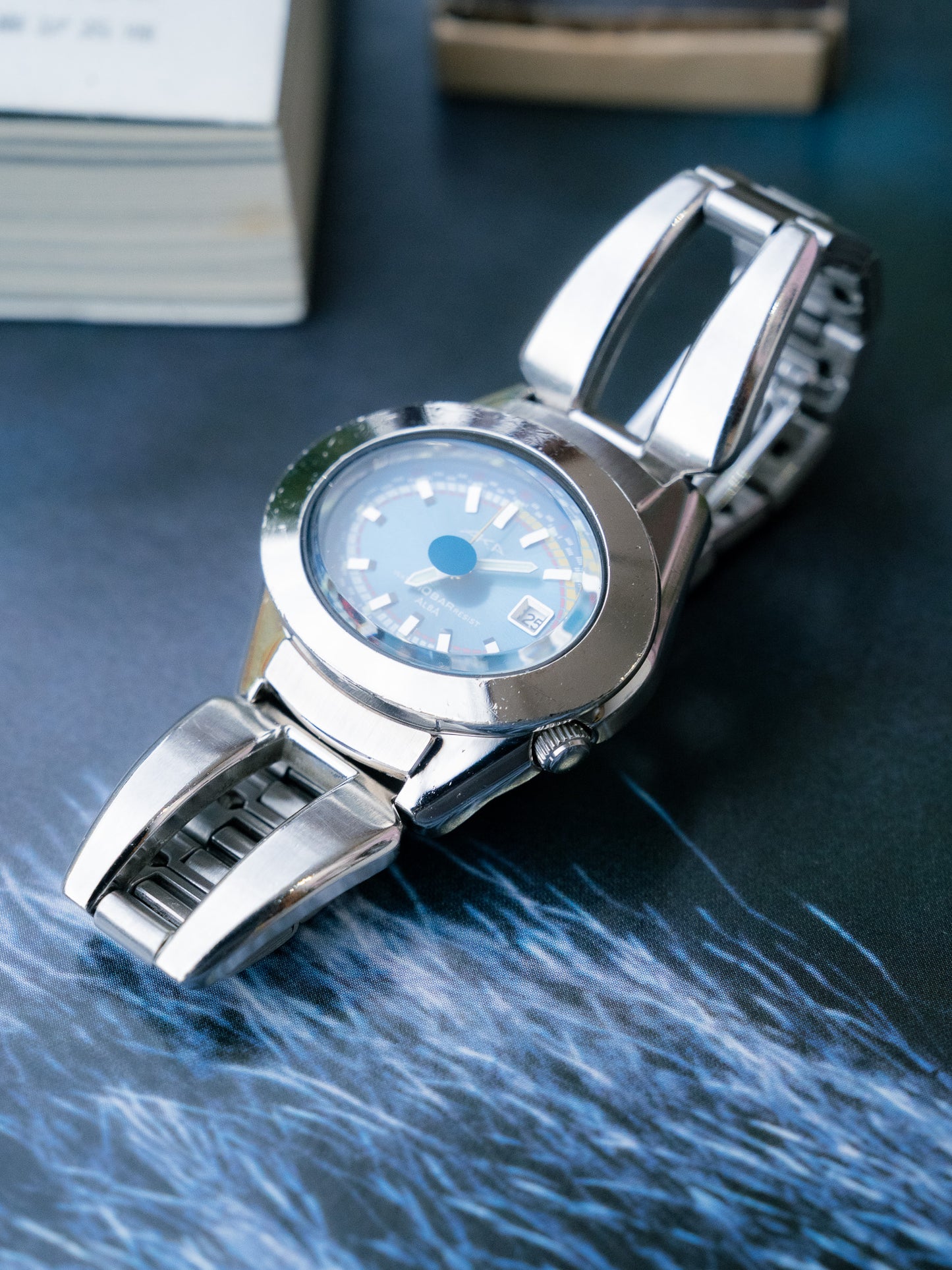 1997 SEIKO ALBA AKA Sunray Blue V782-5A40 Quartz Watch