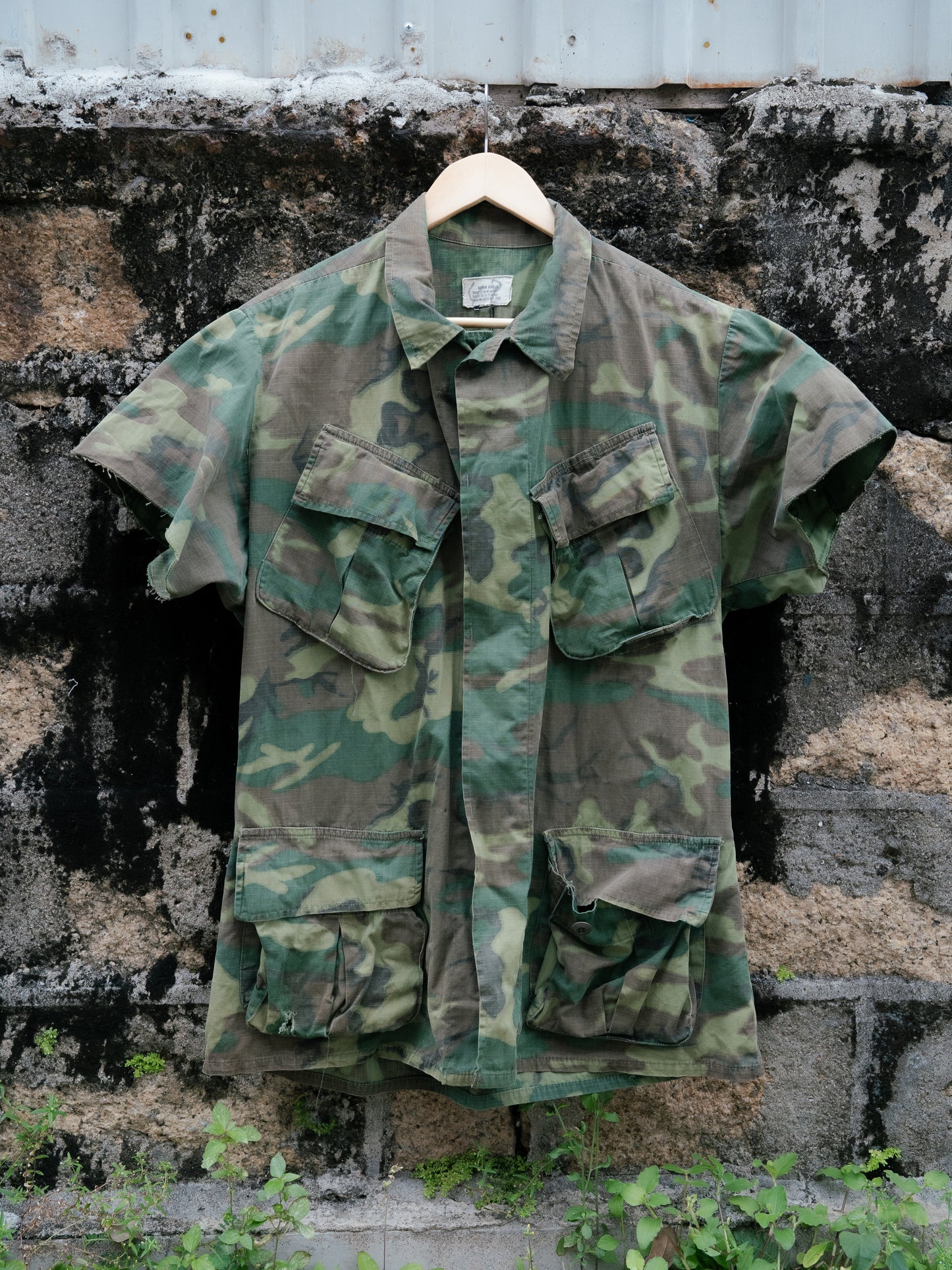 1960s U.S. Army ERDL Jungle Camouflage Fatigue Jacket - Cropped Sleeves