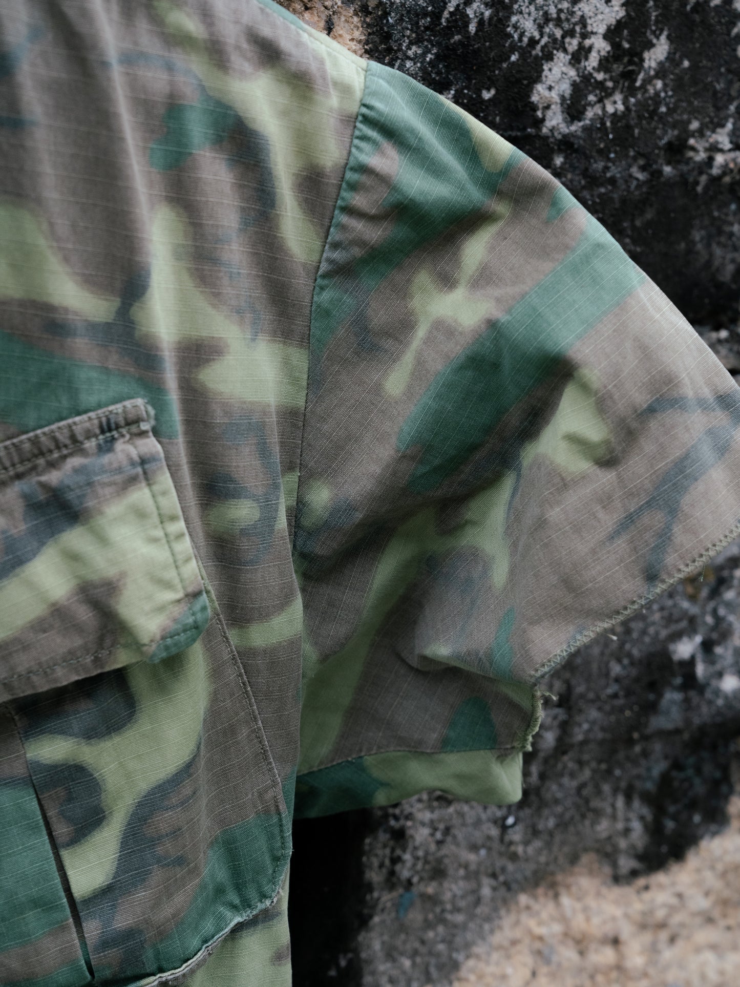 1960s U.S. Army ERDL Jungle Camouflage Fatigue Jacket - Cropped Sleeves