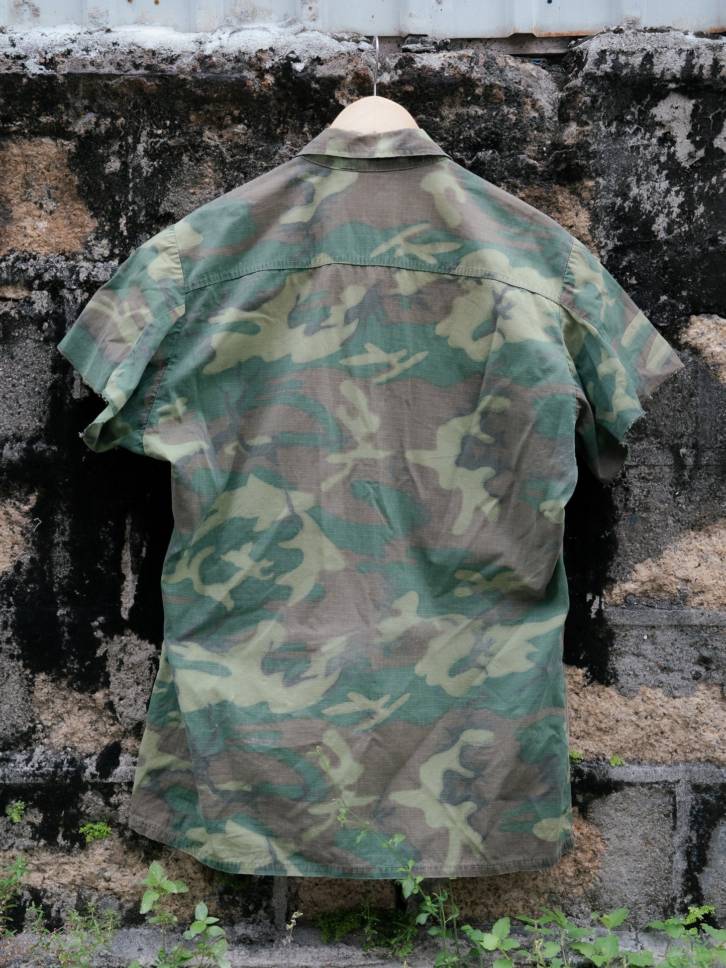 1960s U.S. Army ERDL Jungle Camouflage Fatigue Jacket - Cropped Sleeves