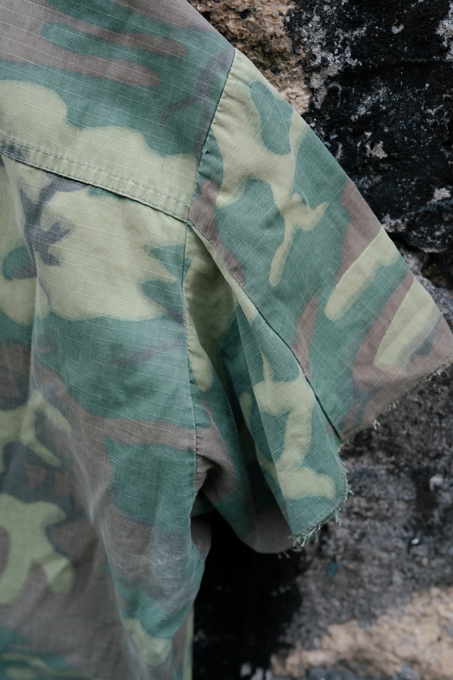 1960s U.S. Army ERDL Jungle Camouflage Fatigue Jacket - Cropped Sleeves