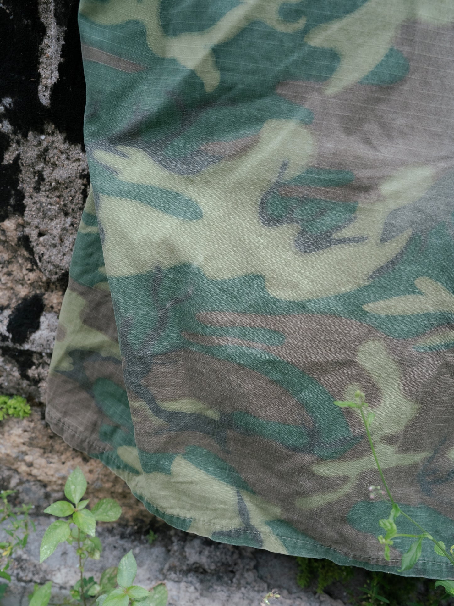1960s U.S. Army ERDL Jungle Camouflage Fatigue Jacket - Cropped Sleeves