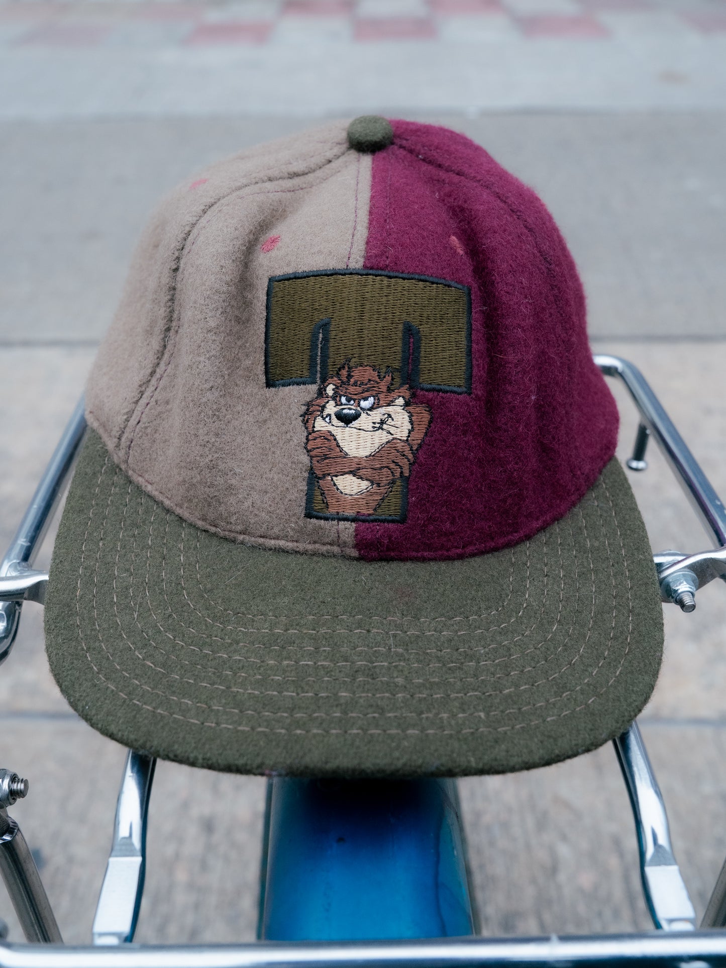 1991 "ACME CLOTHING" WARNER BROS. Looney Tunes Taz Snapback