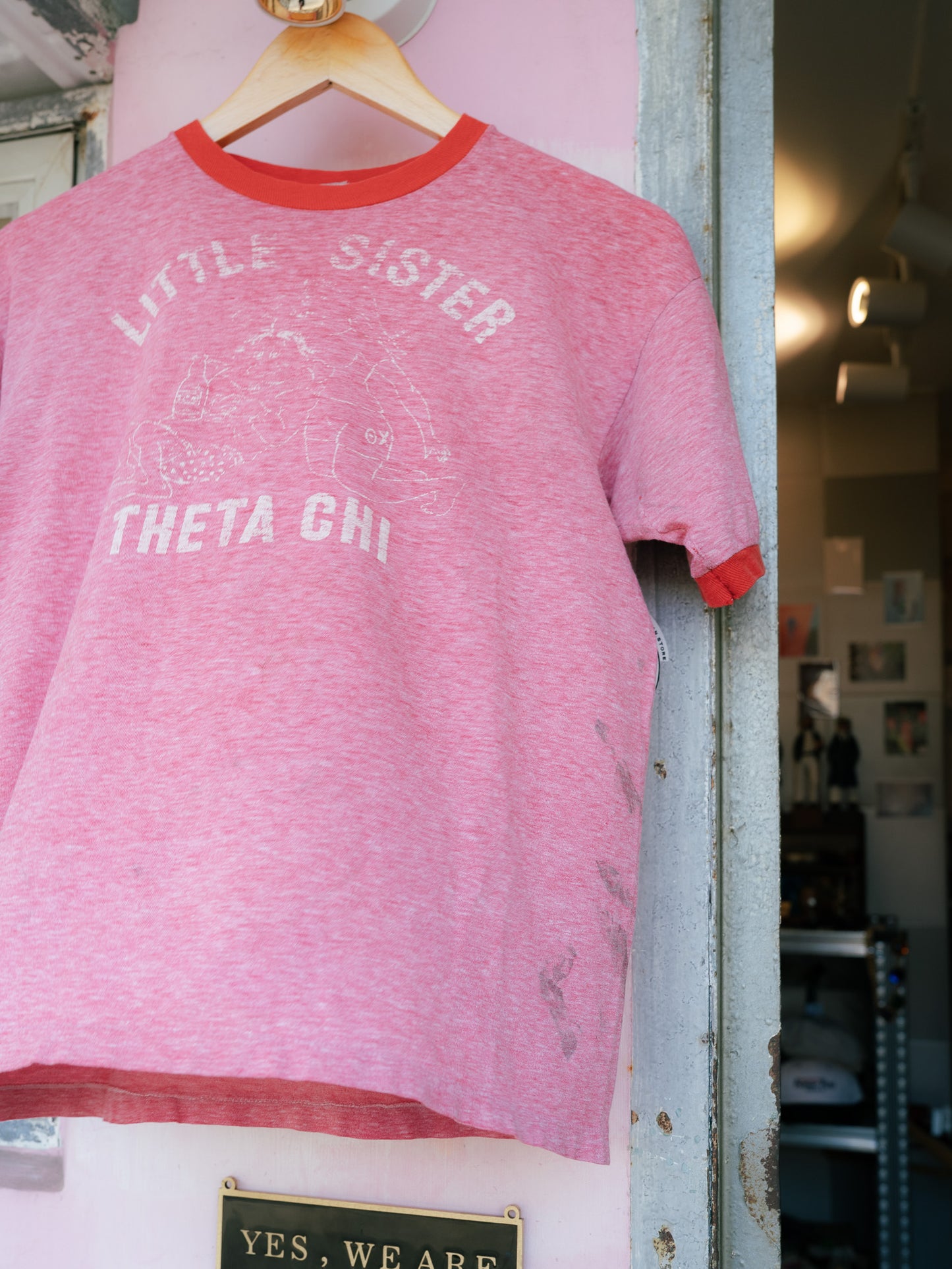 1970 年代末“MAYO SPRUCE”小妹妹 Theta Chi 環扣T卹