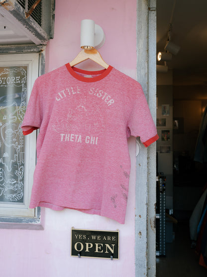 1970 年代末“MAYO SPRUCE”小妹妹 Theta Chi 環扣T卹