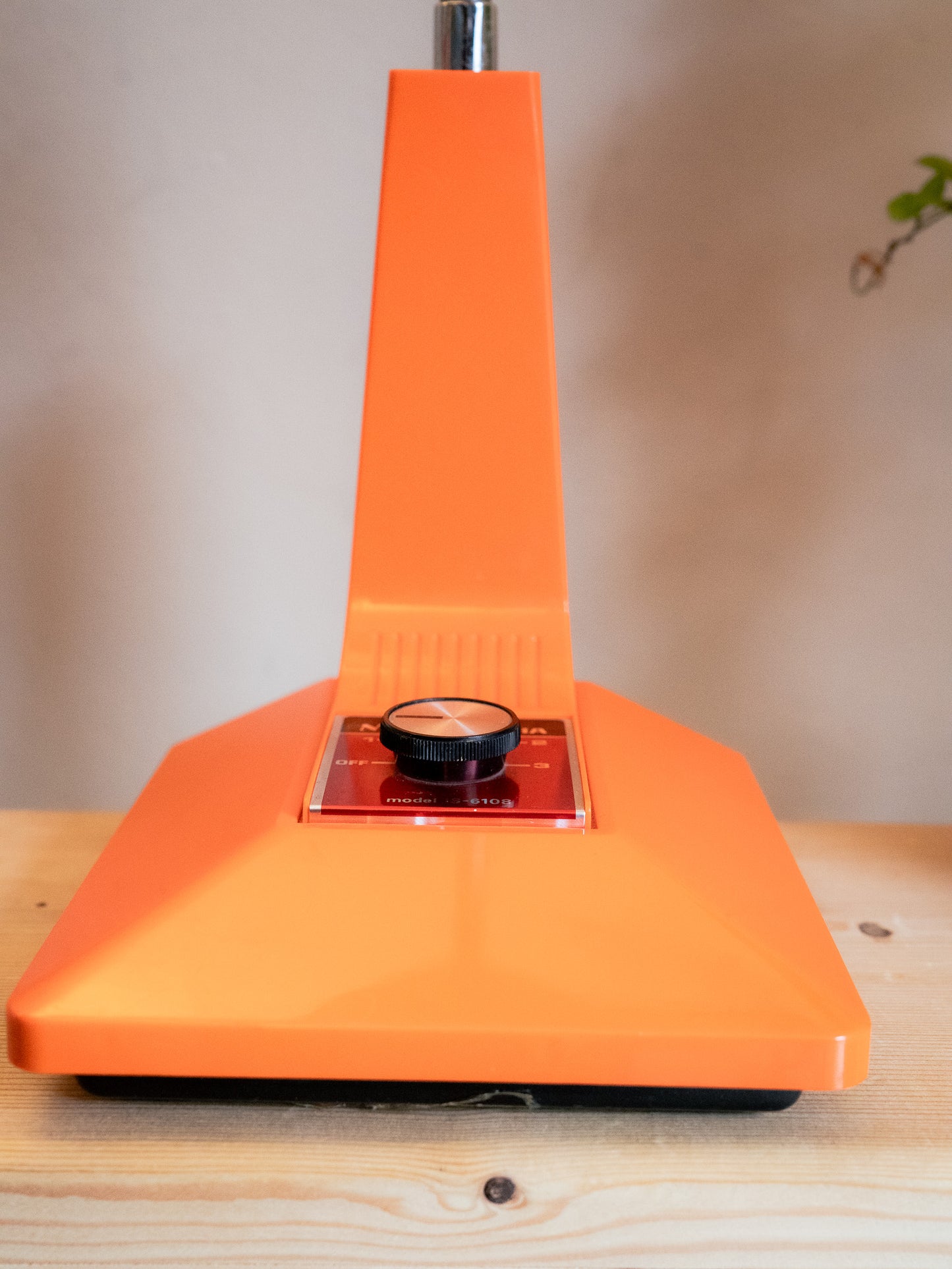 1970-80s "NEC SYLVANIA" IS-6108 三段式調光檯燈