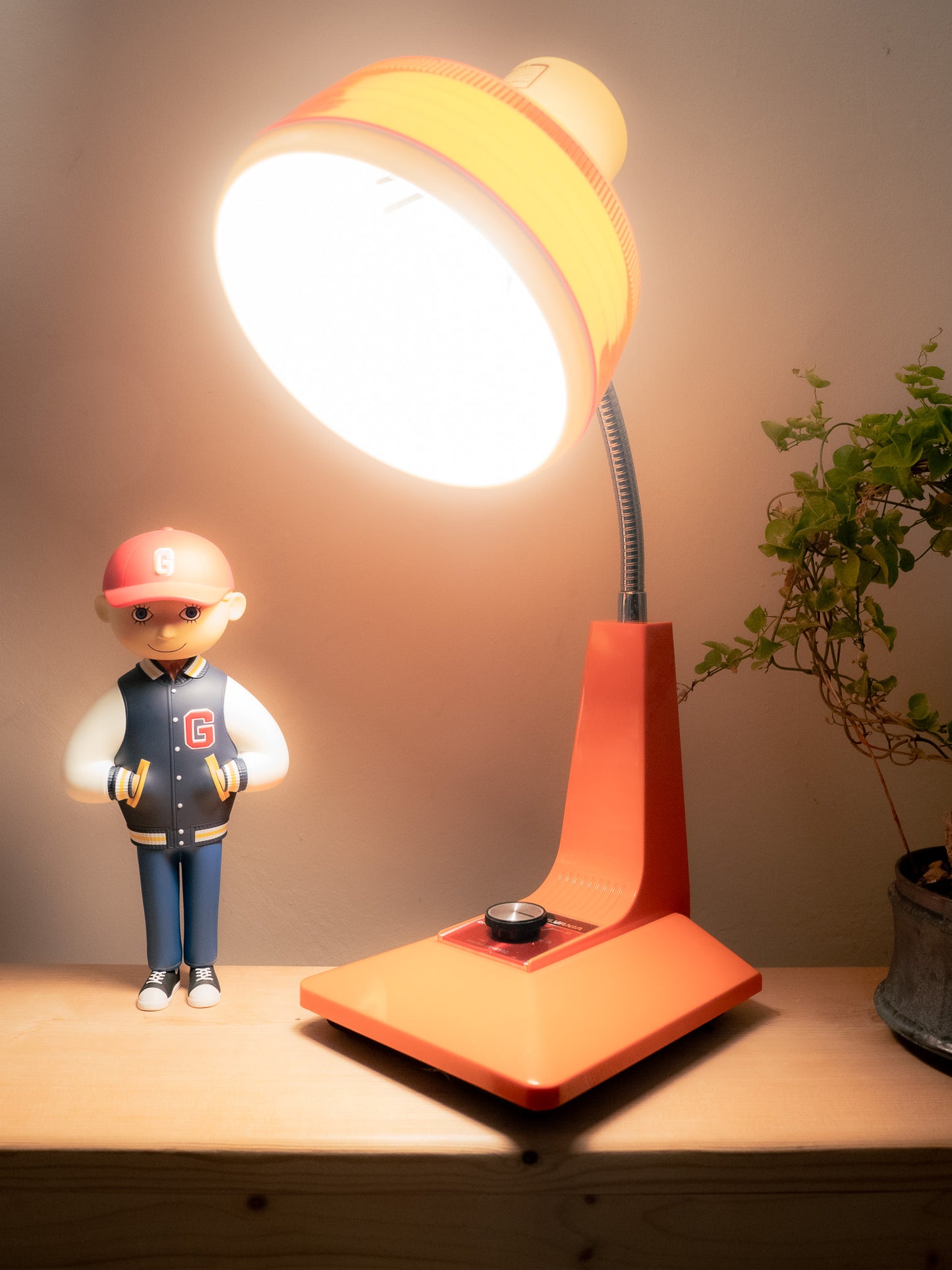 1970-80s "NEC SYLVANIA" IS-6108 三段式調光檯燈