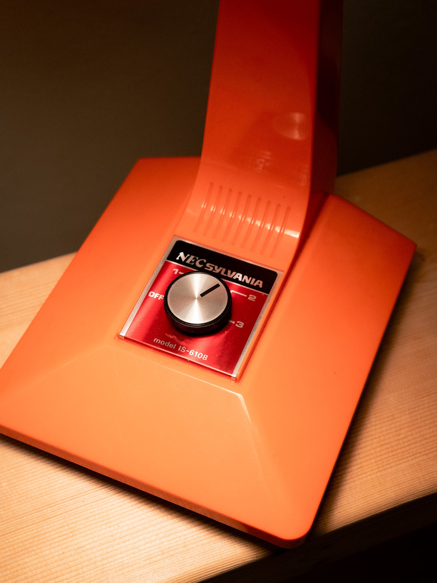 1970-80s "NEC SYLVANIA" IS-6108 三段式調光檯燈