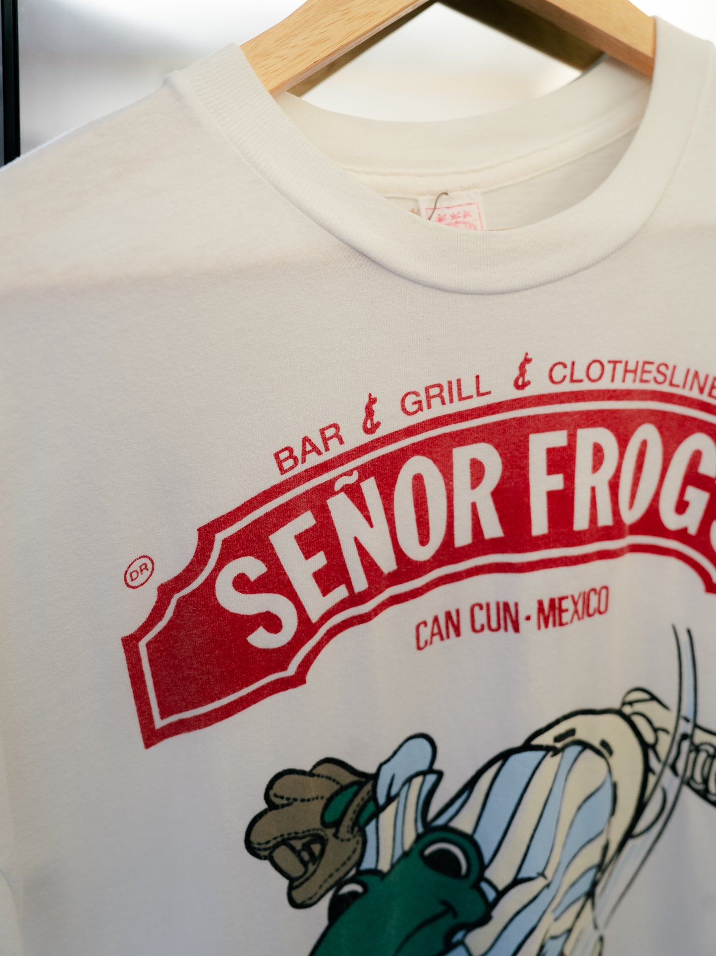 1990's "CARLOS 'N CHARLIE'S" Señor Frog's Tee