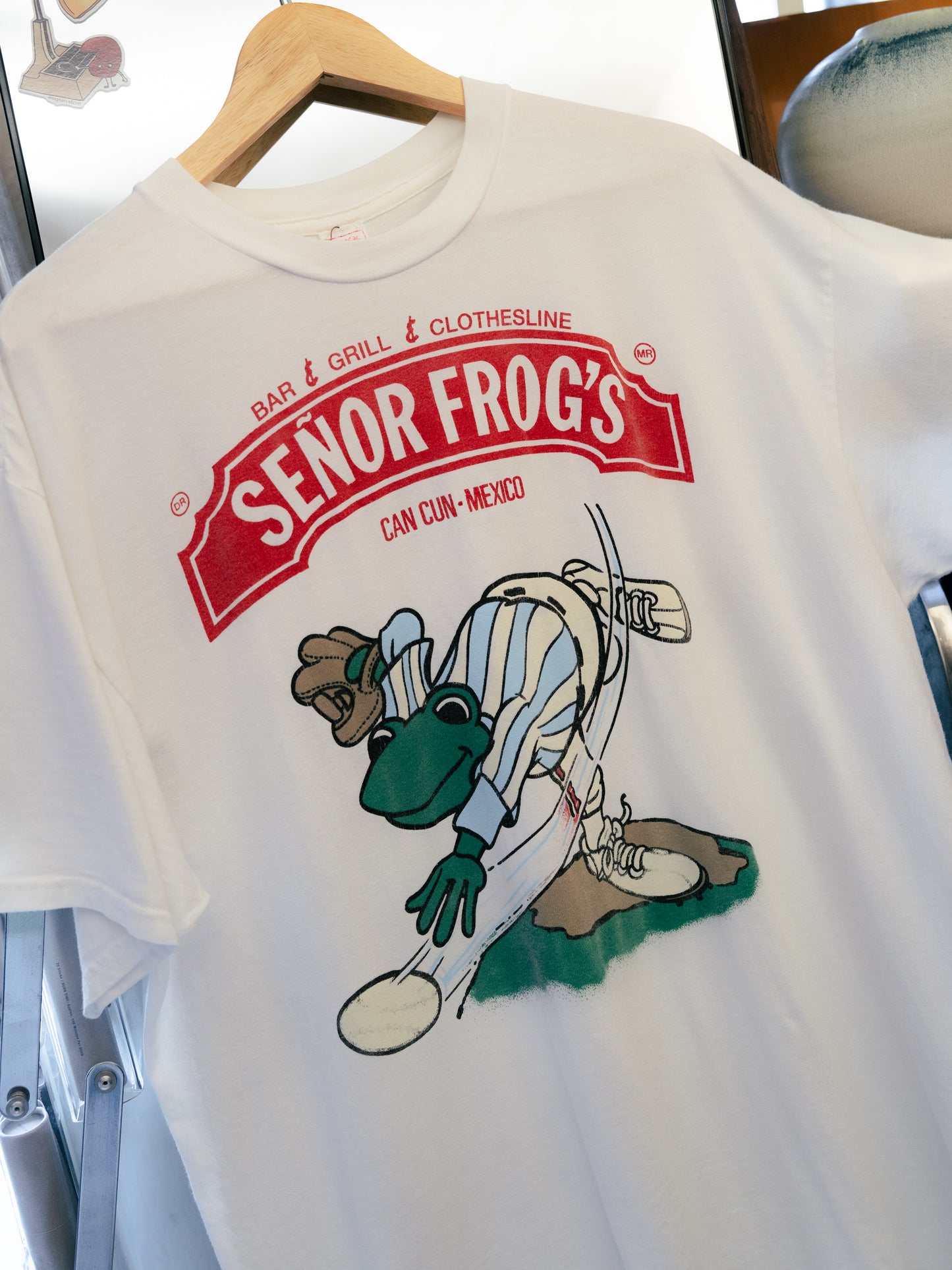 1990's "CARLOS 'N CHARLIE'S" Señor Frog's Tee